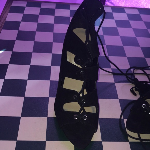 Black heels - Picture 4 of 6